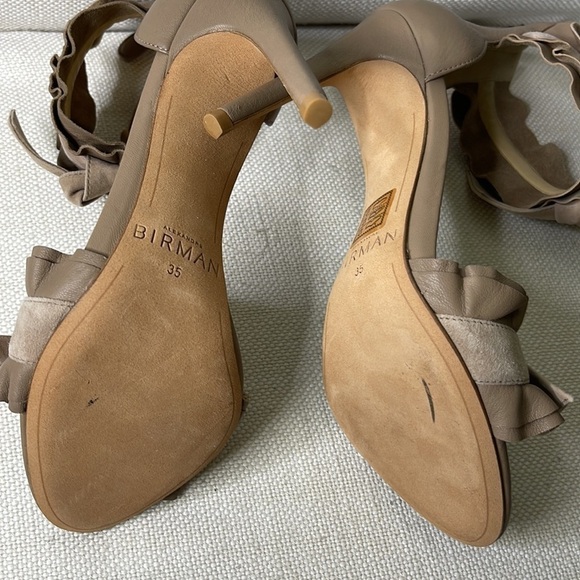 Alexandre Birman Beige Ruffle Heels - Picture 5 of 6